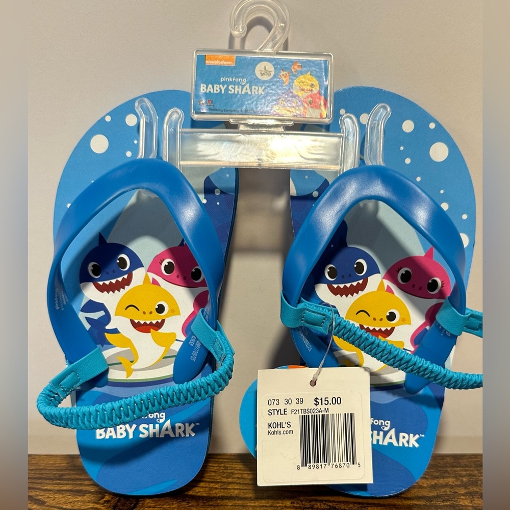 Baby Shark Toddler Boys Flip Flop Sandals NWT Size L9/10
